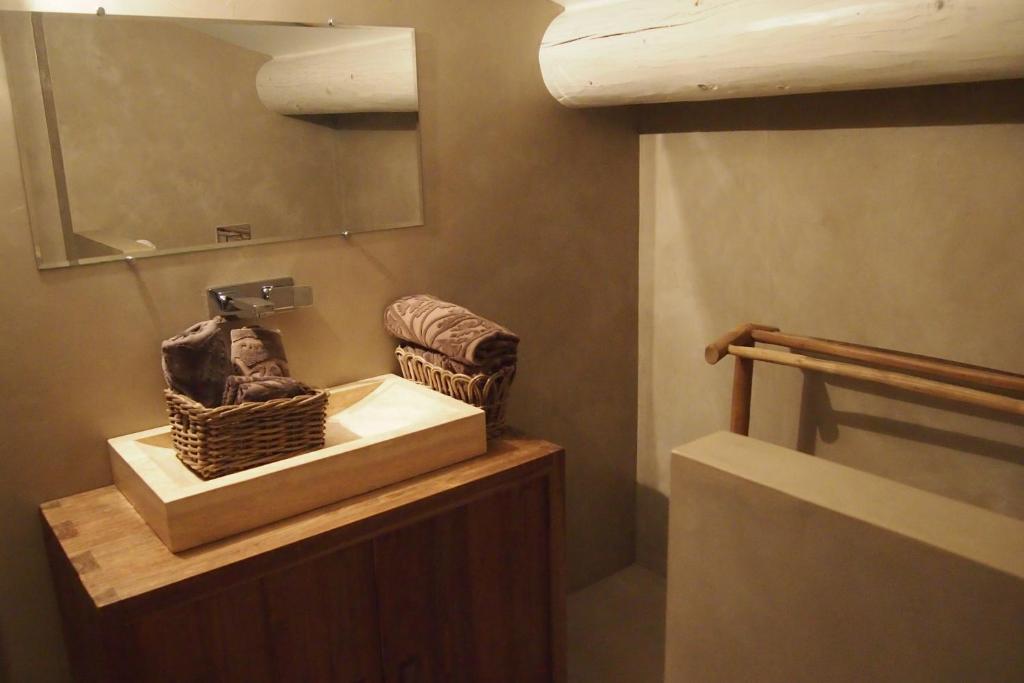 La Maison Des Collines Otel Allemagne-en-Provence Oda fotoğraf